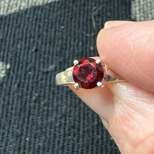 Garnet solitaire